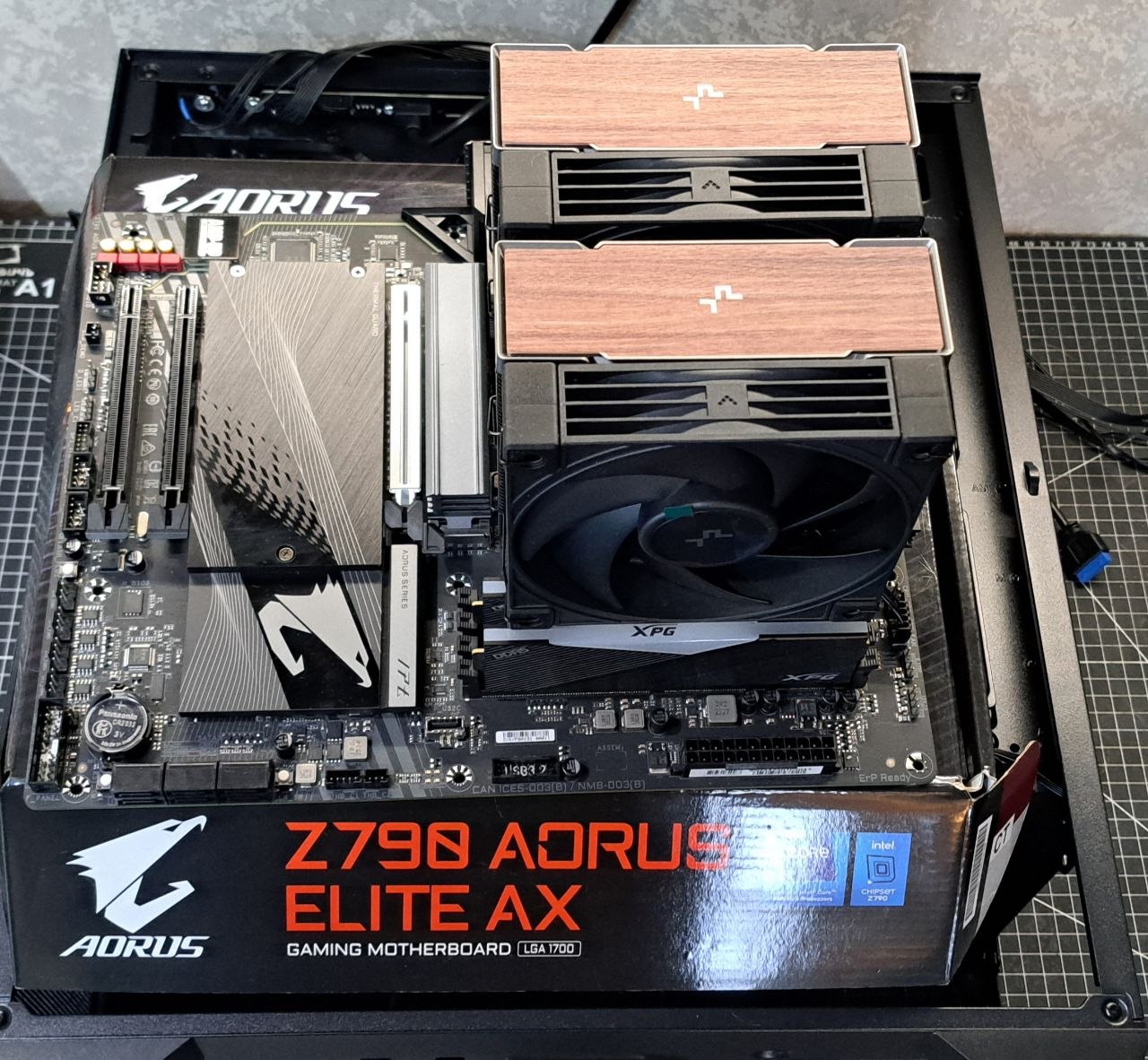 Сборка системной платы Z790 AORUS ELITE AX с кулером